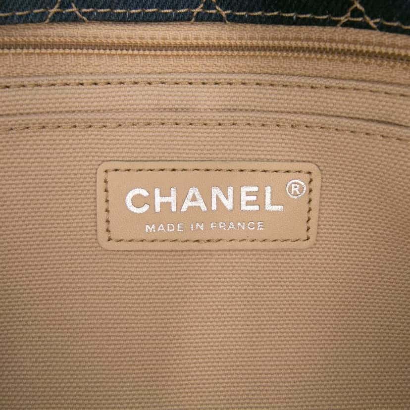 Chanel Paris Dubai Medium Quilted Denim Pompom Flap Blue Denim Good condition - Box View
