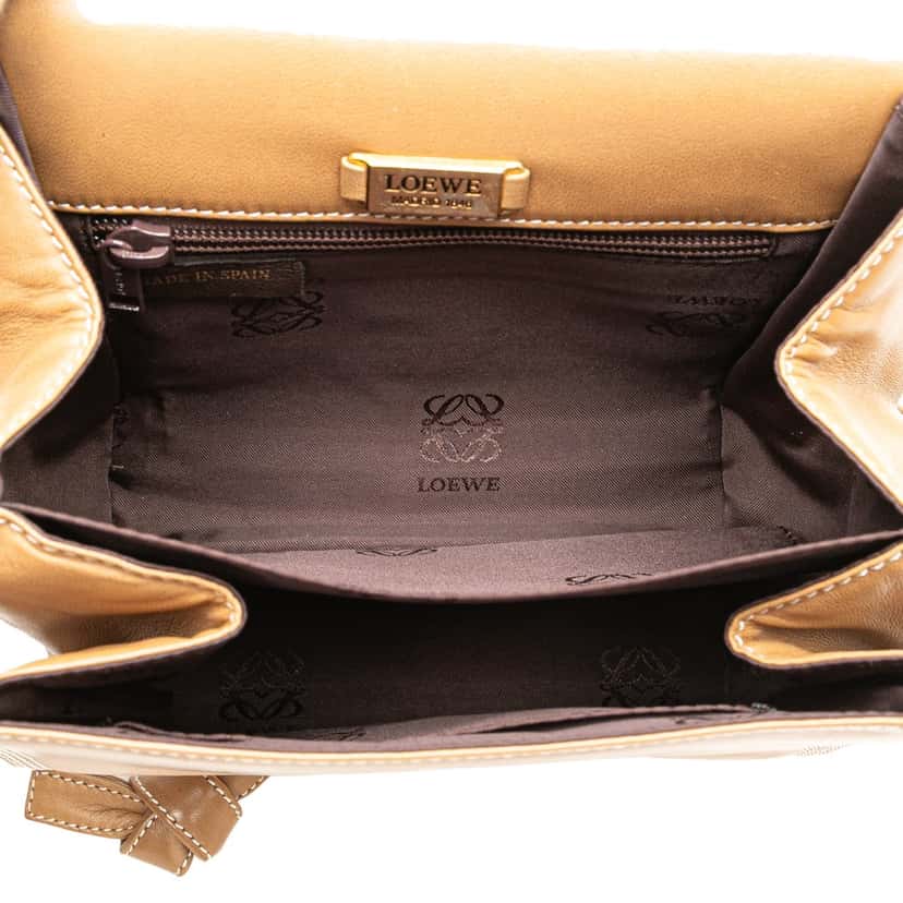 Loewe Anagram Leather Flap Crossbody Brown Leather Good condition - Model View