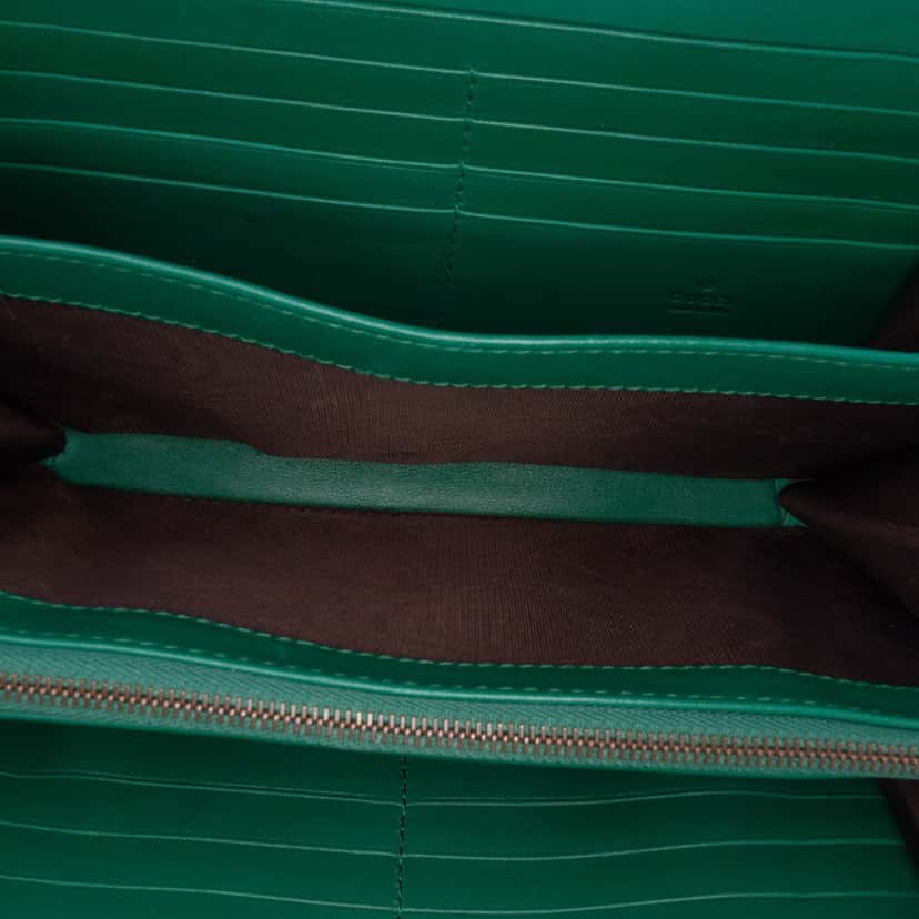 Gucci GG Marmont Matelasse Leather Wallet On Chain Green Leather Good condition - Model View