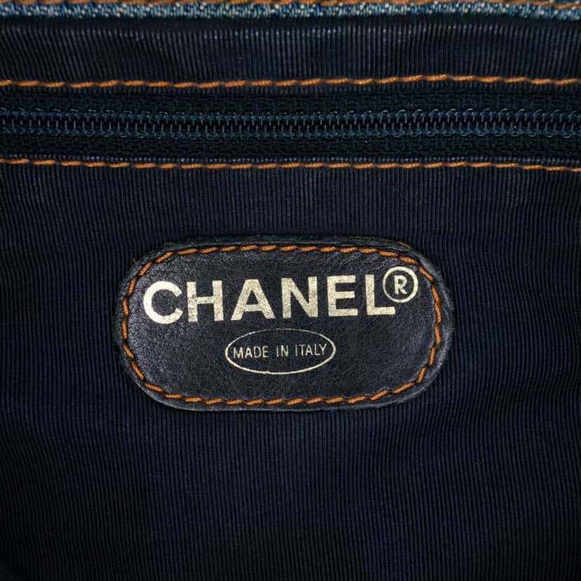 Chanel Small CC Stitched Denim Tote Blue Denim Good condition - Box View