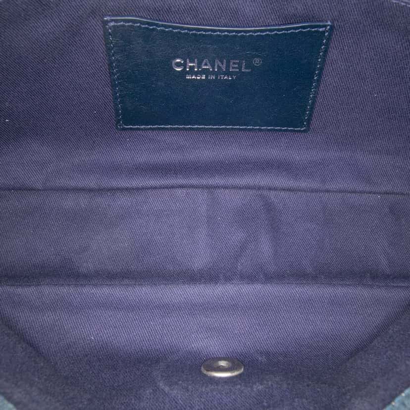 Chanel Large Embroidered Denim Camellia Flap Blue Denim Good condition - Model View