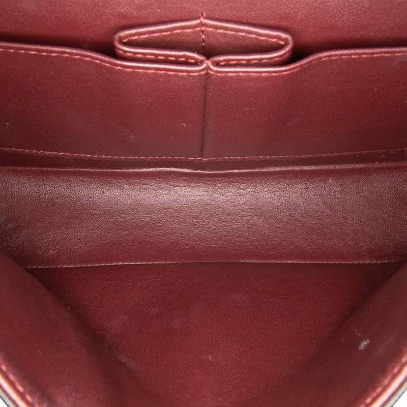 Chanel Medium Classic Lambskin Double Flap Black Leather Good condition - Model View