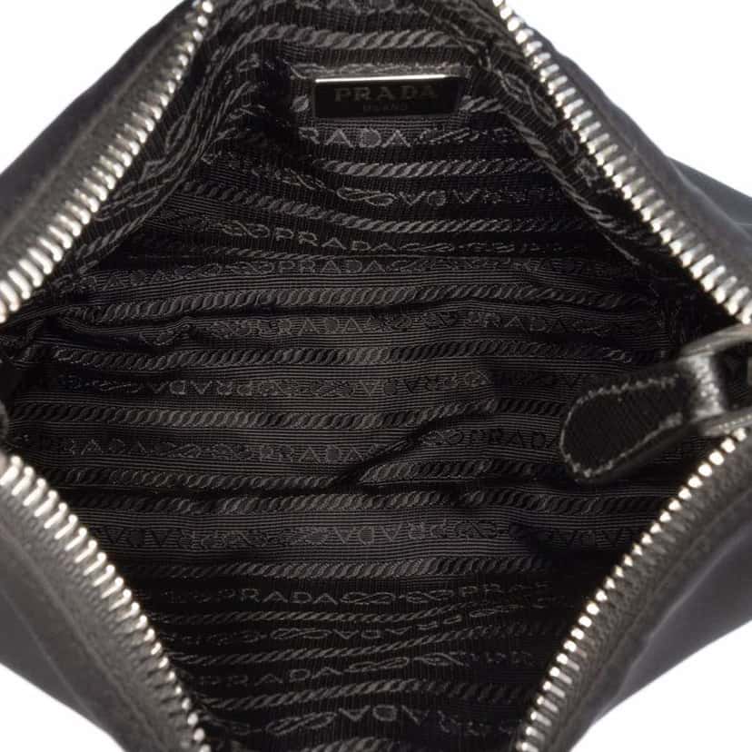 Prada Re Nylon Re Edition 2005 Shoulder Bag Black Good condition - Model View