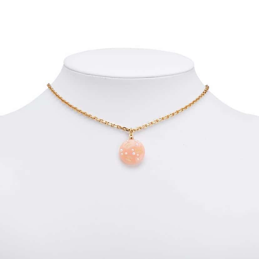 Chanel Resin CC Faux Pearl Pendant Necklace Pink Good condition - Model View