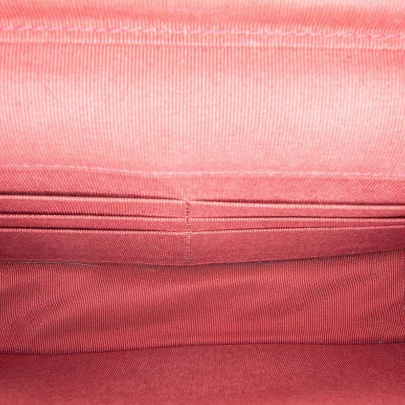 Chanel CC Tweed Wallet On Chain Pink Tweed Good condition - Model View