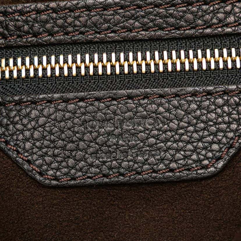 Louis Vuitton Monogram Mahina L Black Leather Good condition - Box View