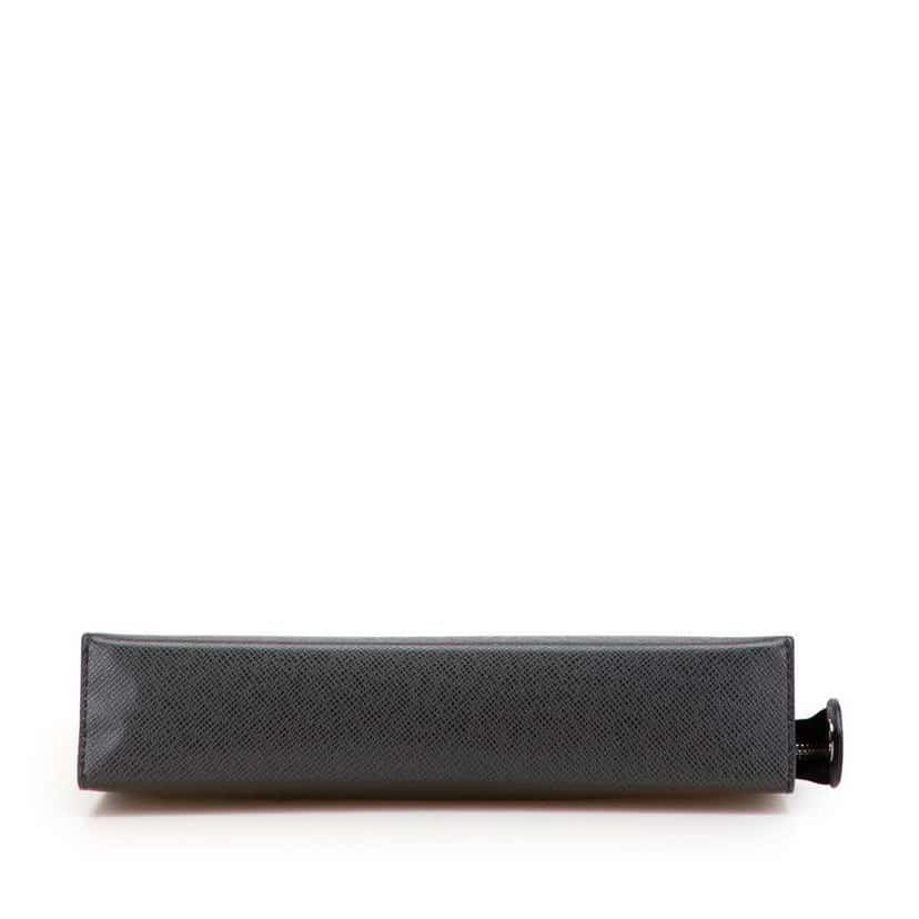 Louis Vuitton Taiga Pochette Voyage MM Black Leather Good condition - Inside View
