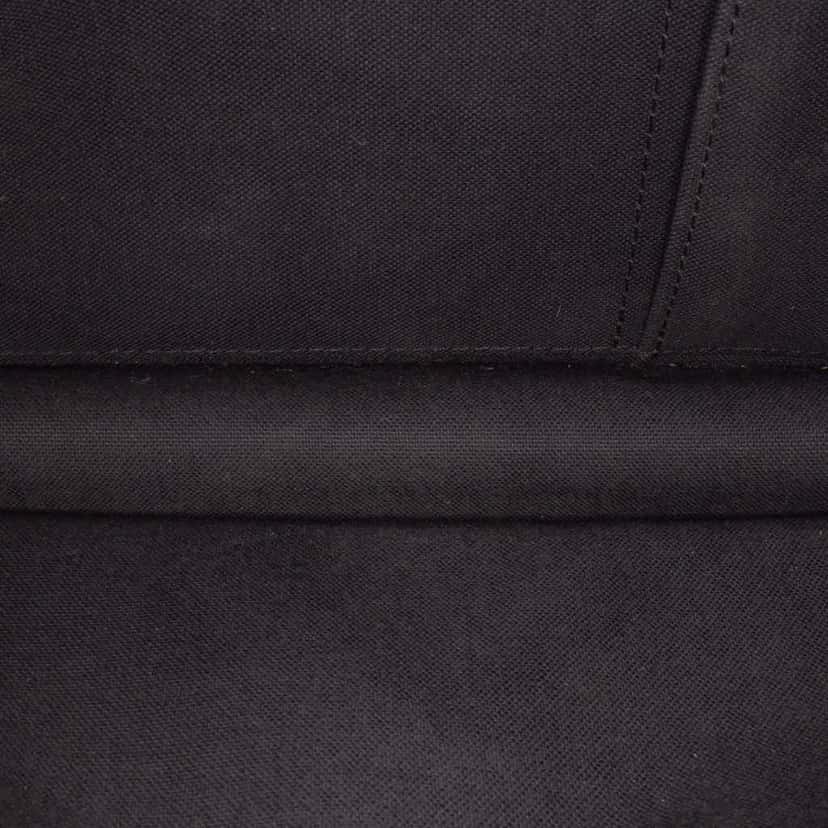 Louis Vuitton Taiga Belaia Clutch Black Leather Good condition - Model View