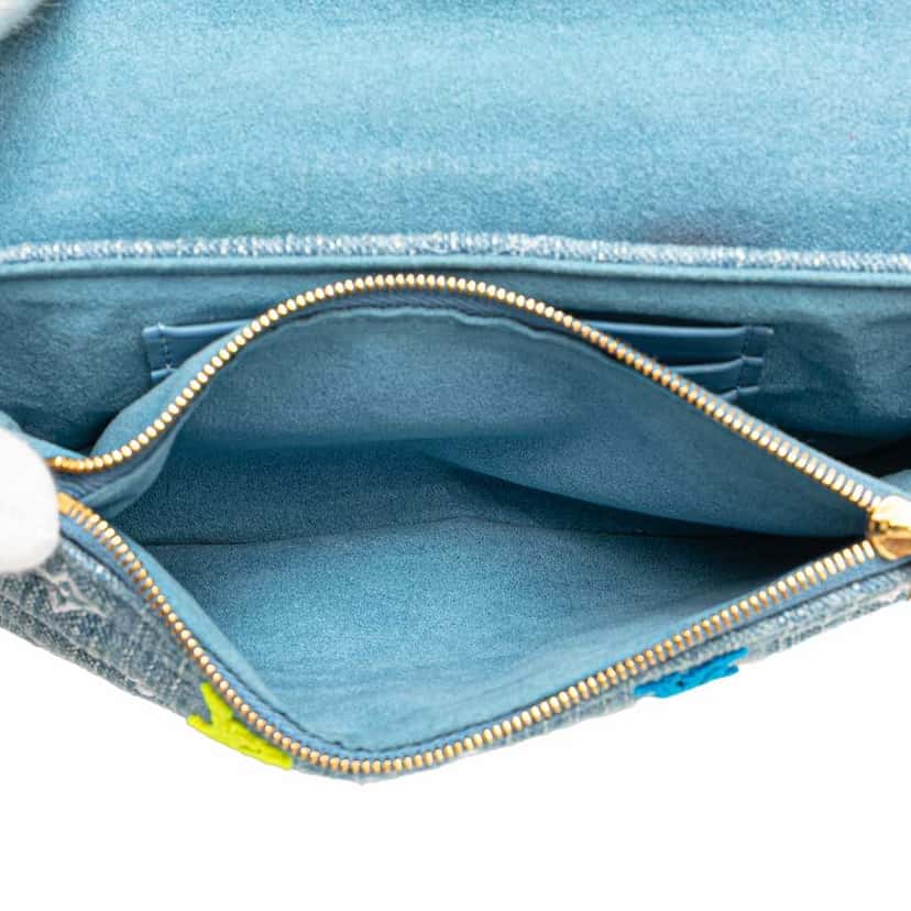 Louis Vuitton Embroidered Monogram Denim New Wave Chain Pochette Blue Denim Good condition - Model View