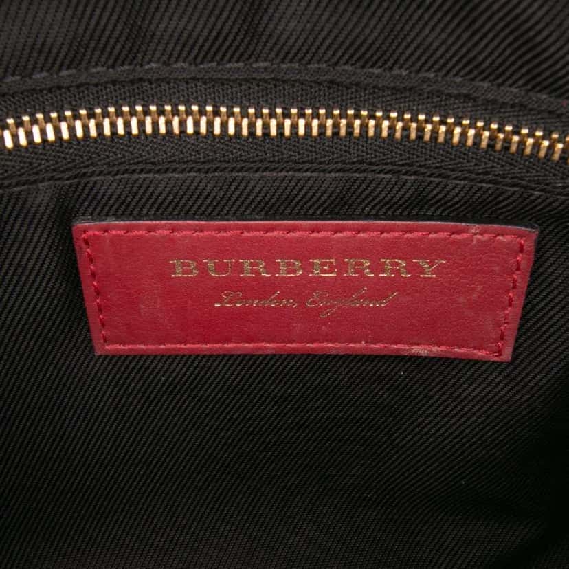 Burberry Haymarket Check Chichester Canvas Crossbody Brown Canvas Good condition - Model View