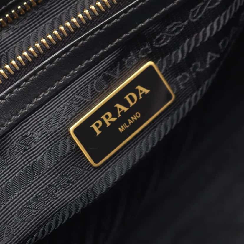 Prada Tessuto Tote Black Good condition - Model View
