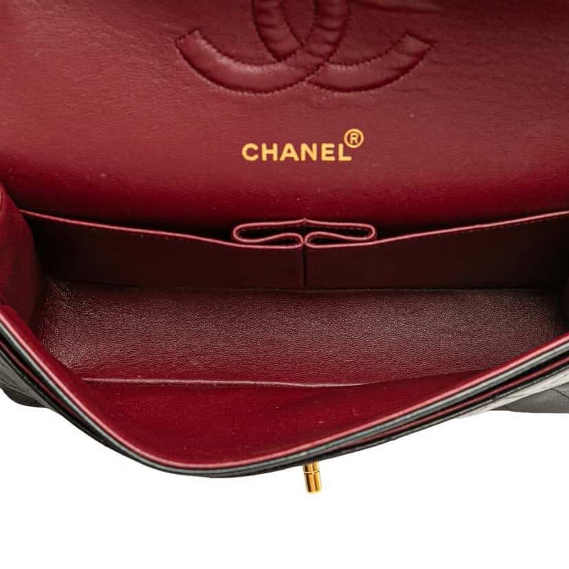 Chanel Medium Classic Lambskin Double Flap Black Leather Good condition - Model View