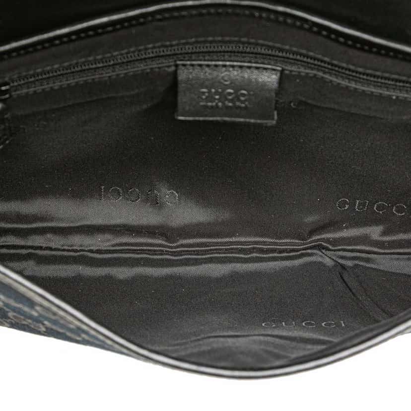 Gucci GG Canvas Tiger Charm Crossbody Blue Canvas Good condition - Model View