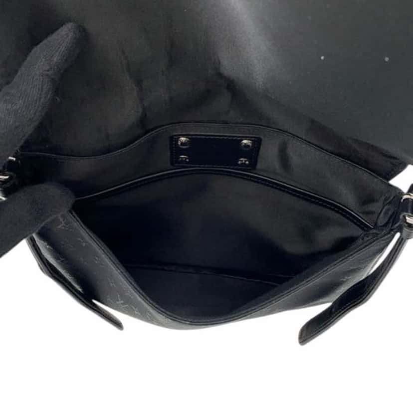 Louis Vuitton Limited Edition Monogram Patchwork Conte De Fees Musette Bag Black Satin Good condition - Model View
