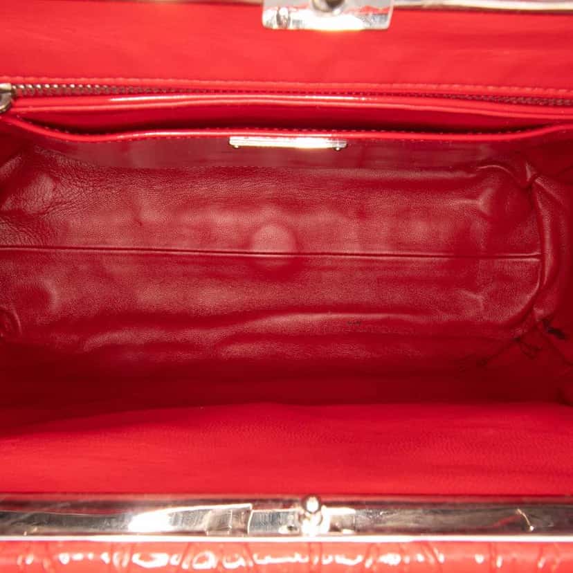 Miu Miu Matelasse Patent Frame Top Handle Bag Red Leather Good condition - Model View