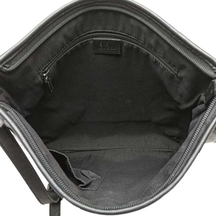 Gucci Embossed Leather Horsebit Abbey D Ring Crossbody Black Leather Very good condition - Model View