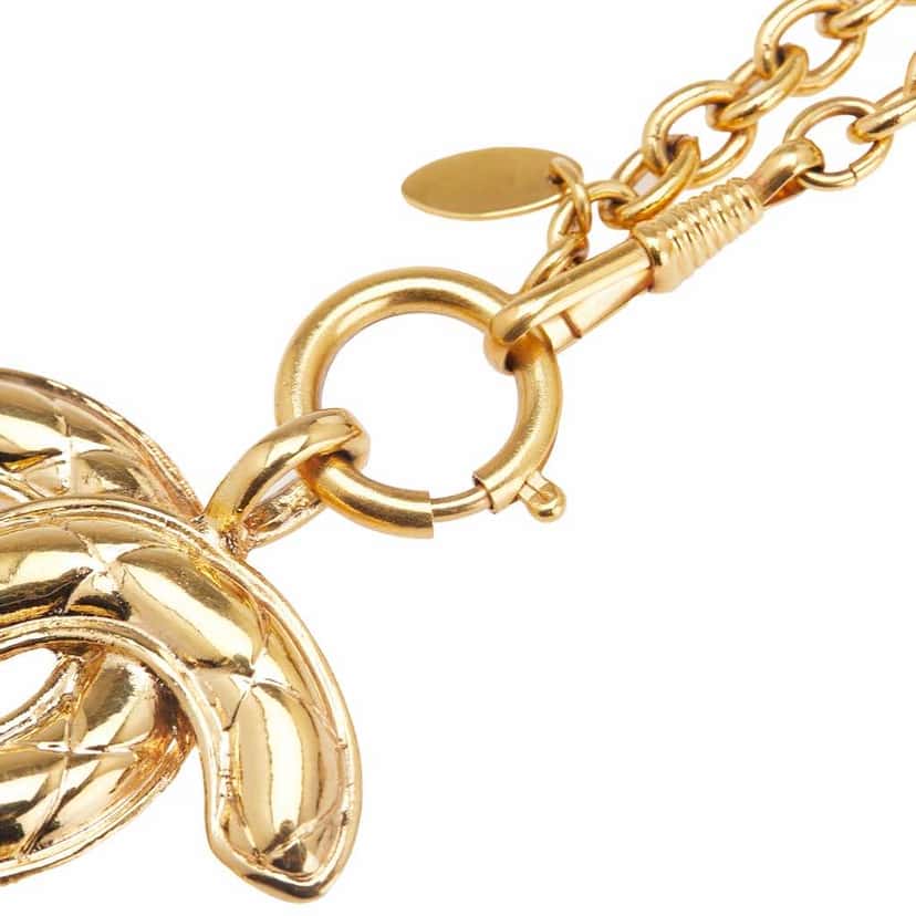 Chanel Gold Plated Quilted CC Pendant Necklace Gold Metal Good condition - Model View