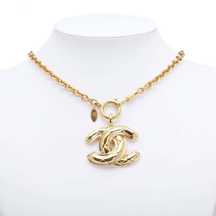 Chanel Gold Plated Quilted CC Pendant Necklace Gold Metal Good condition - Box View