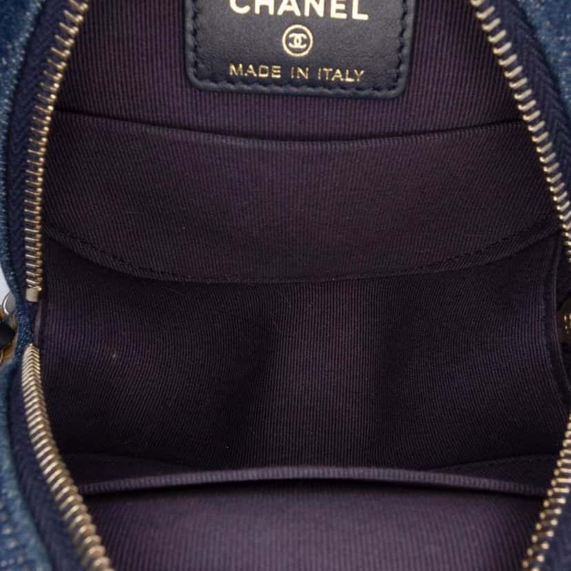 Chanel Denim 19 Round Clutch with Chain Blue Denim Very good condition - Model View