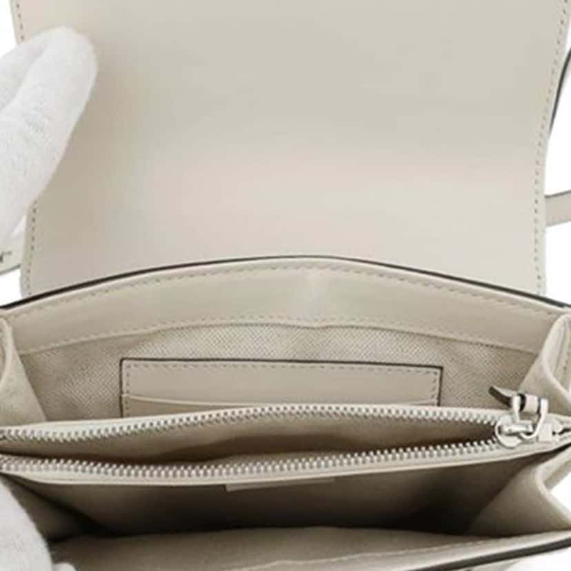 Gucci GG Embossed Flap Satchel White Leather Good condition - Model View