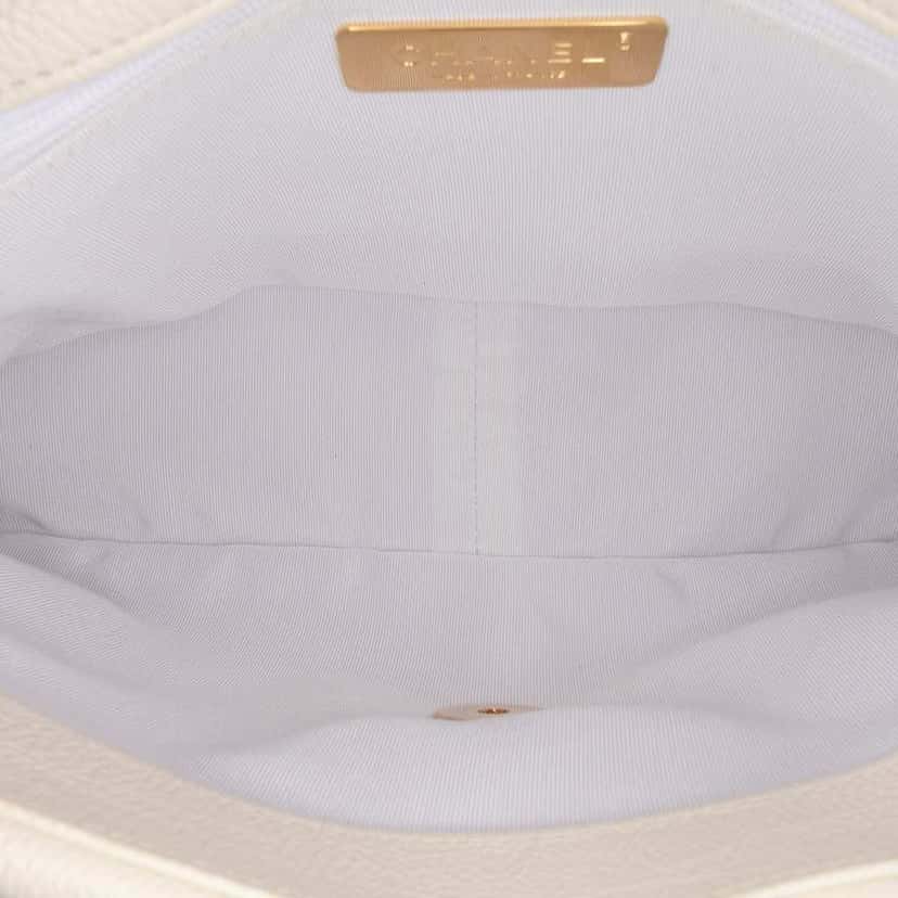 Chanel Medium Crochet Calfskin 19 Flap White Leather Good condition - Model View