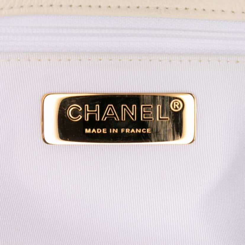 Chanel Medium Crochet Calfskin 19 Flap White Leather Good condition - Box View