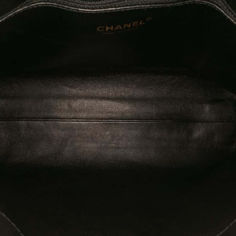 Chanel CC Quilted Lambskin Handbag Black Leather Good condition - Model View