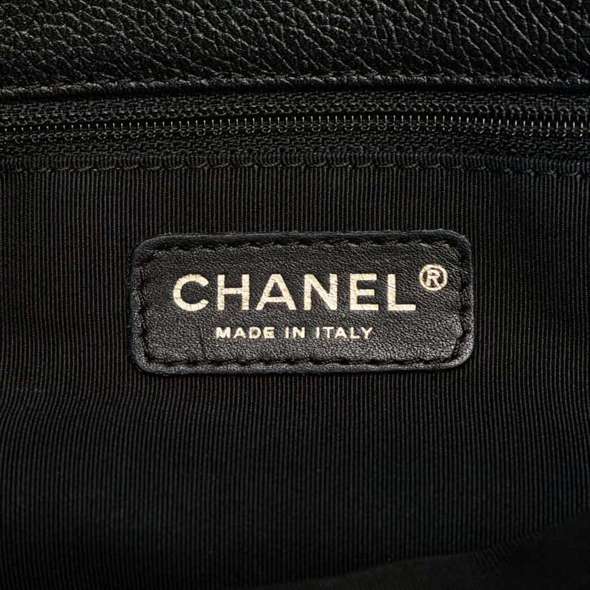 Chanel Medium Calfskin Executive Cerf Tote Black Leather Good condition - Box View
