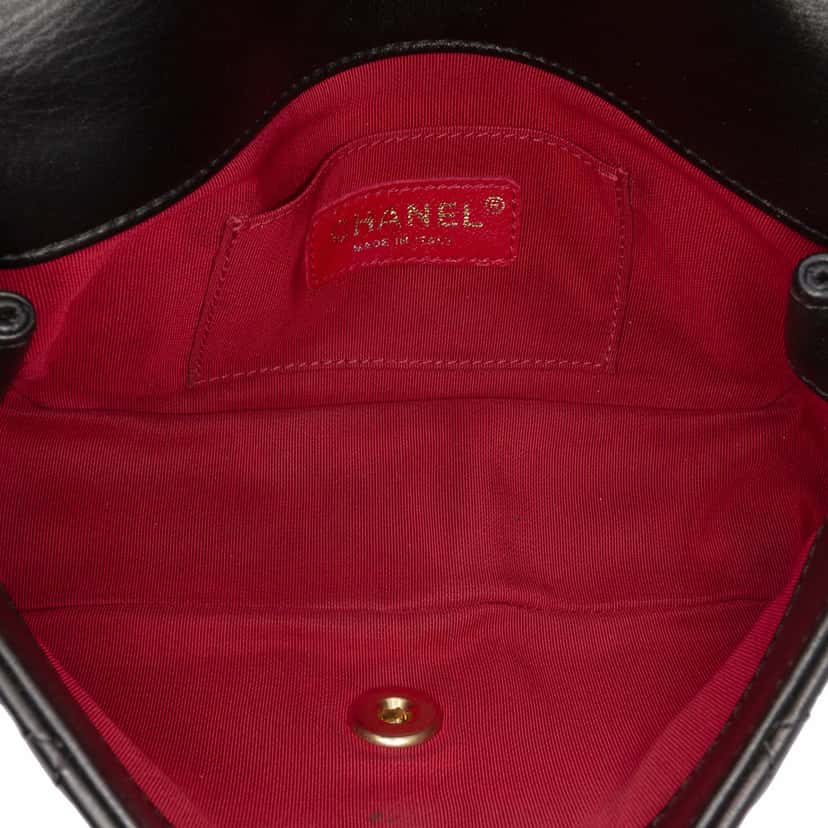 Chanel Mini Quilted Calfskin Crystal Pearls Chain Flap Black Leather Good condition - Model View