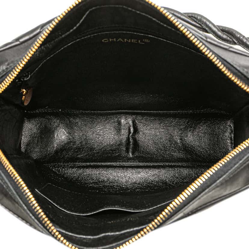 Chanel CC Quilted Lambskin Twisted Strap Crossbody Black Leather Good condition - Model View