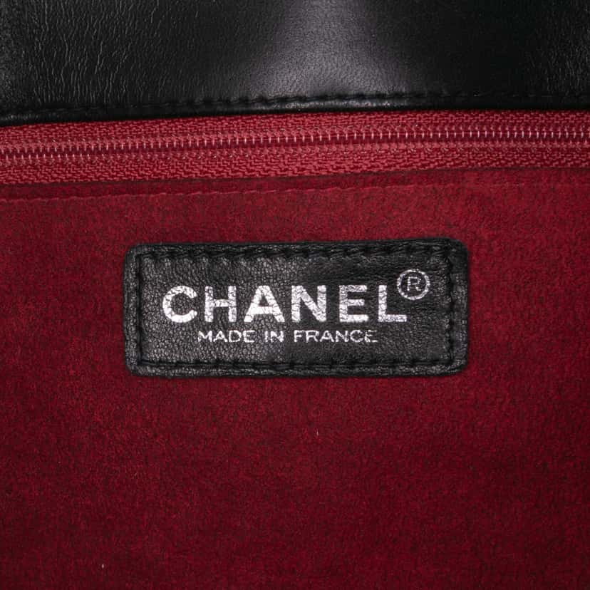 Chanel Chocolate Bar Patent Flap Black Leather Good condition - Box View