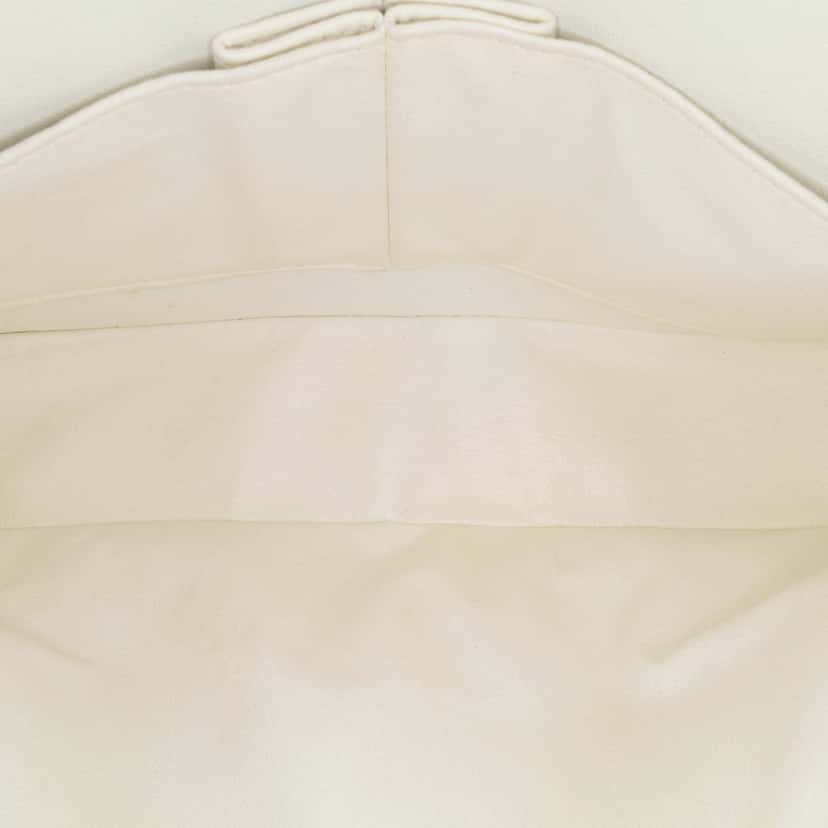 Chanel Medium Classic Caviar Double Flap White Leather Good condition - Model View