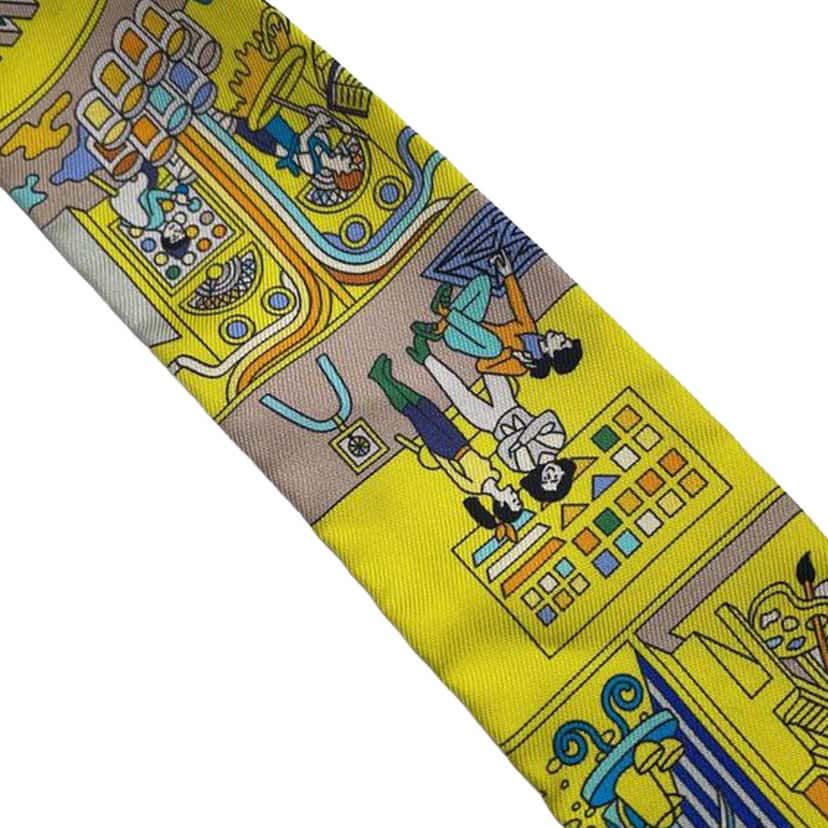 Hermès La Maison des Carres Silk Twilly Scarf Yellow Silk Very good condition - Model View
