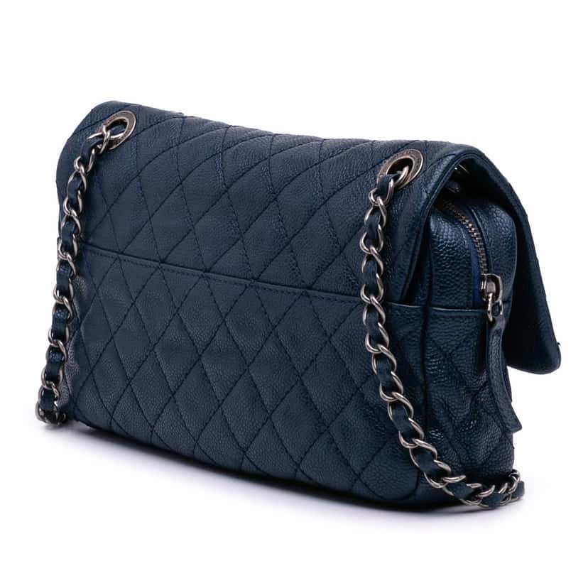 Chanel Medium Quilted Iridescent Caviar Easy Flap Blue Leather Good condition - Back View