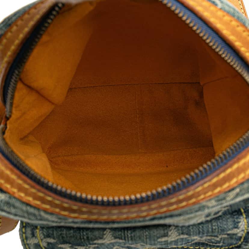 Louis Vuitton Monogram Denim Camera Bag Blue Denim Good condition - Model View