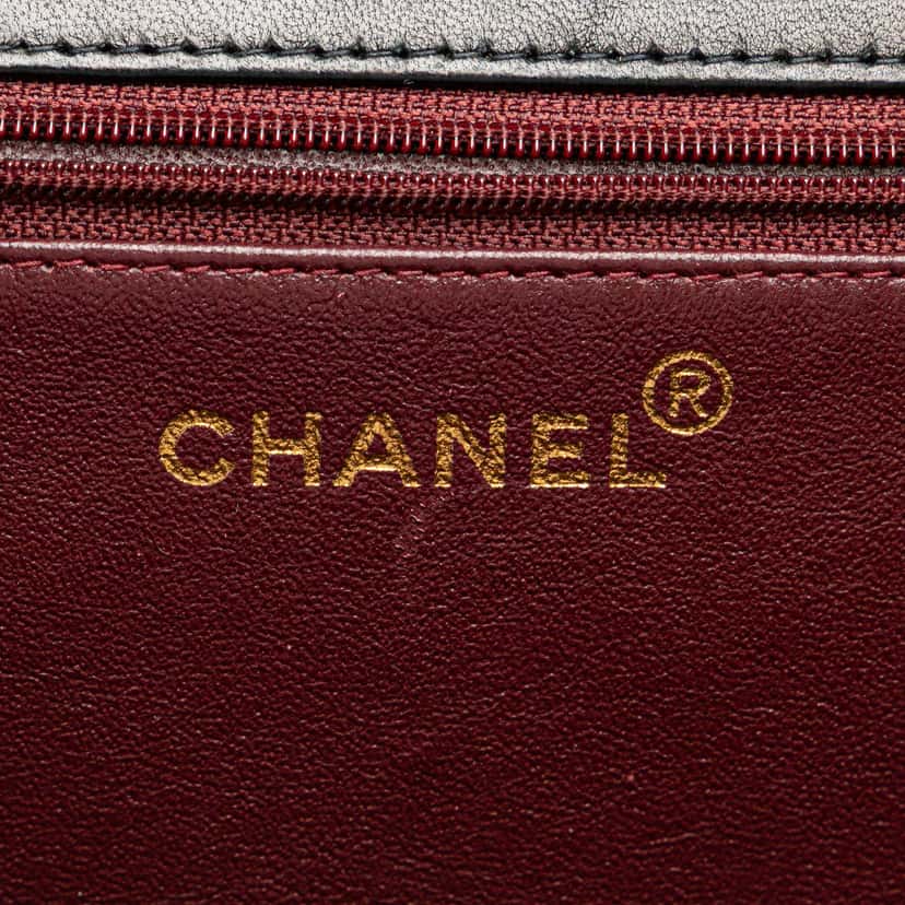 Chanel Medium CC Quilted Lambskin Single Flap Black Leather Good condition - Box View