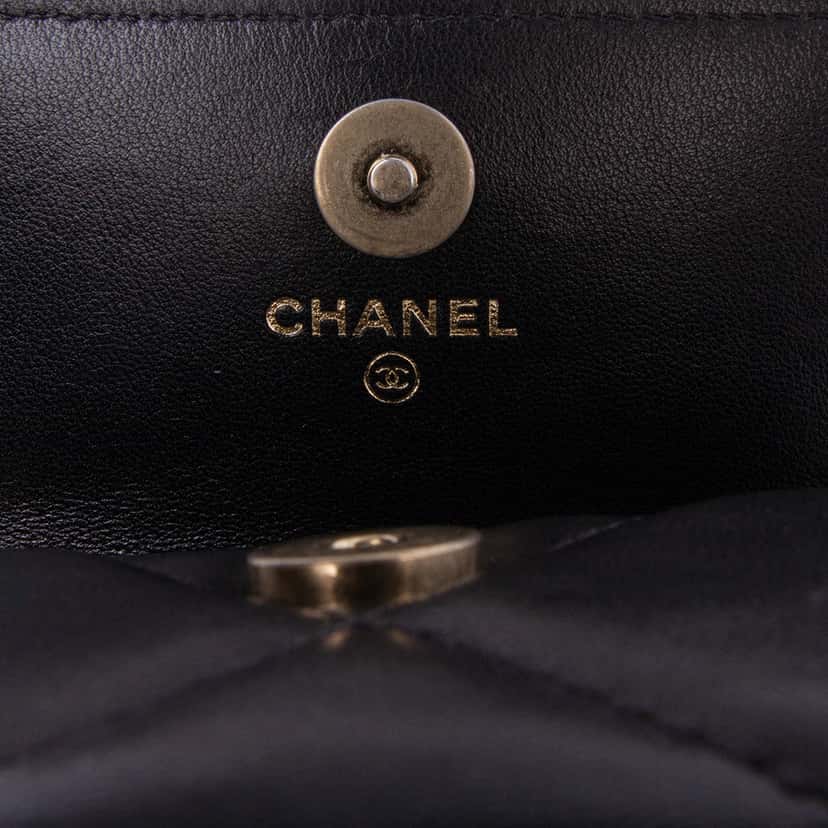 Chanel Lambskin 19 Flap Coin Purse With Chain Black Leather Good condition - Box View