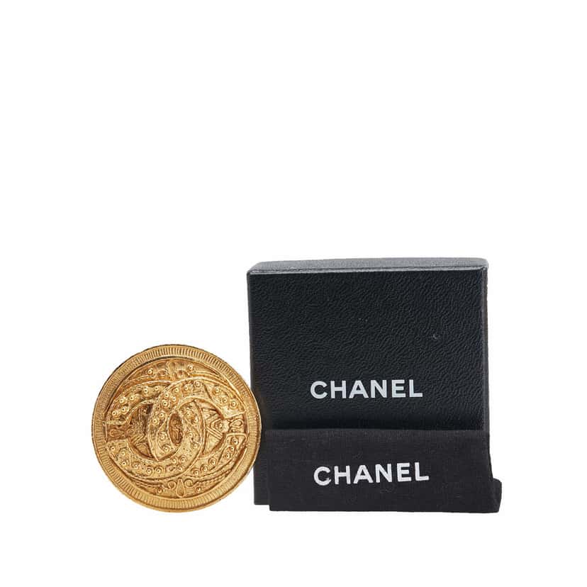 Chanel Gold Plated CC Medallion Brooch Gold Metal Good condition - Box View