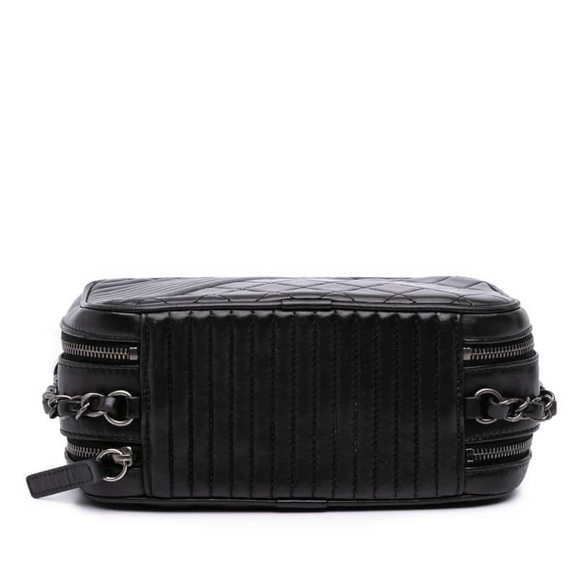 Chanel Small Quilted Lambskin Coco Boy Camera Bag Black Leather Good condition - Inside View