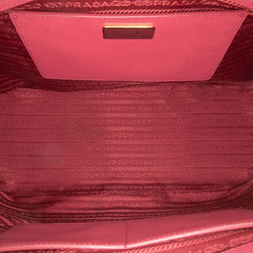 Prada Large Saffiano Lux Galleria Double Zip Tote Pink Leather Very good condition - Model View