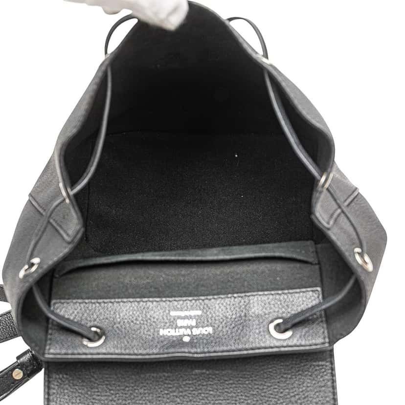 Louis Vuitton Taurillon Lockme Backpack Black Leather Good condition - Model View