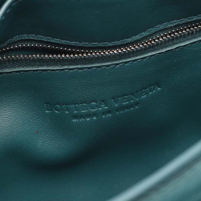 Bottega Veneta Nappa Intrecciato Padded Cassette Crossbody Green Leather Good condition - Model View