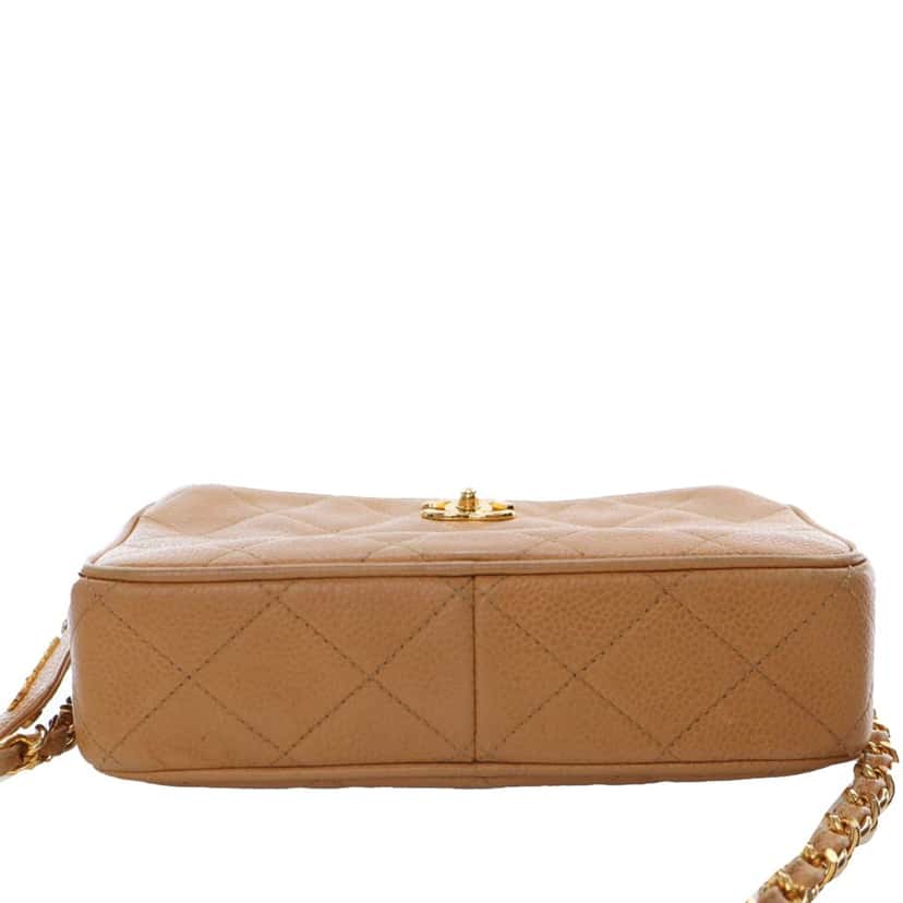 Chanel CC Quilted Caviar Camera Bag Brown Leather Good condition - Model View