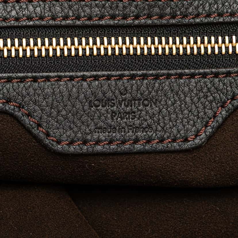 Louis Vuitton Monogram Mahina L Black Leather Good condition - Box View