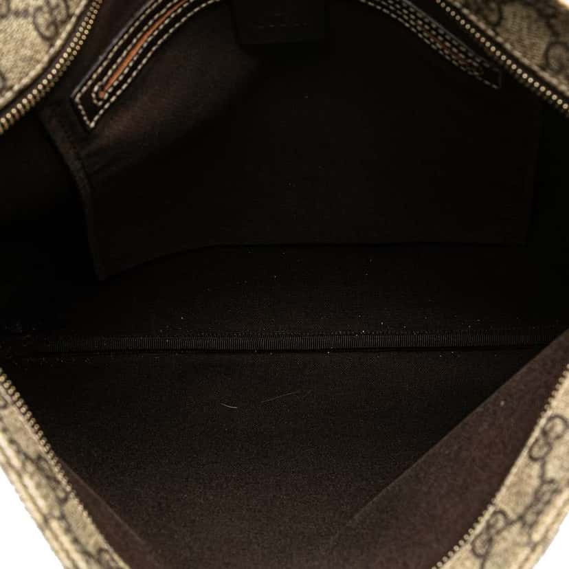 Gucci GG Supreme Crossbody Brown Canvas Good condition - Model View