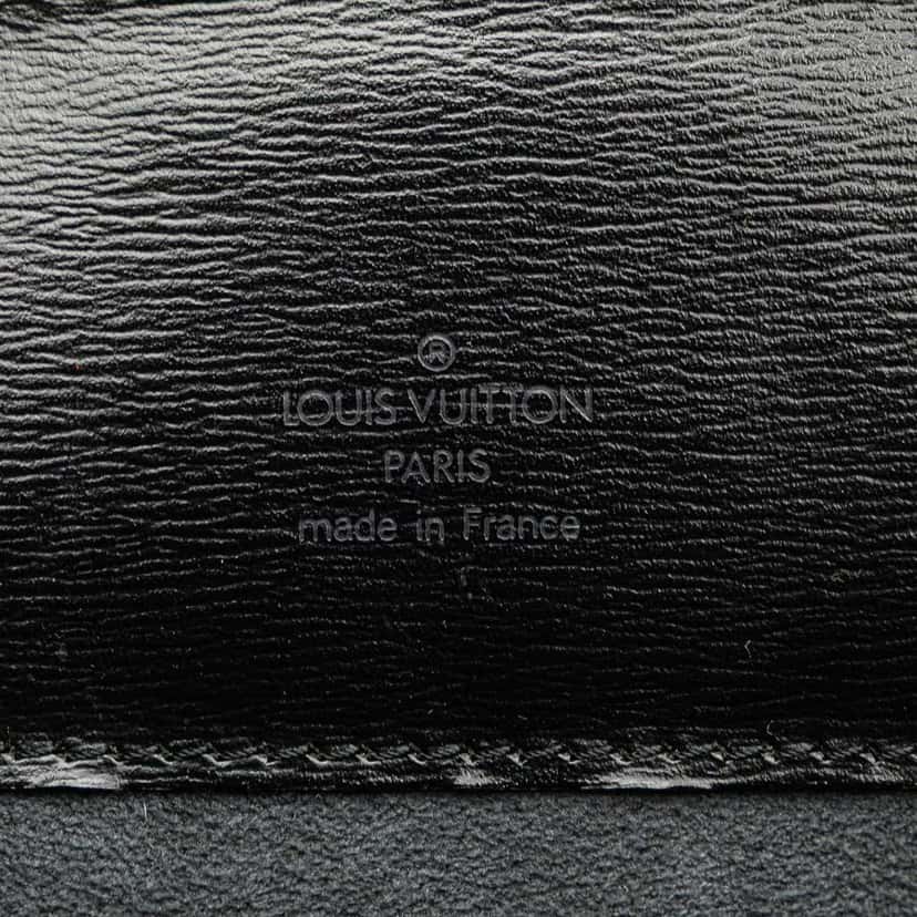 Louis Vuitton Epi Cluny Black Leather Good condition - Box View