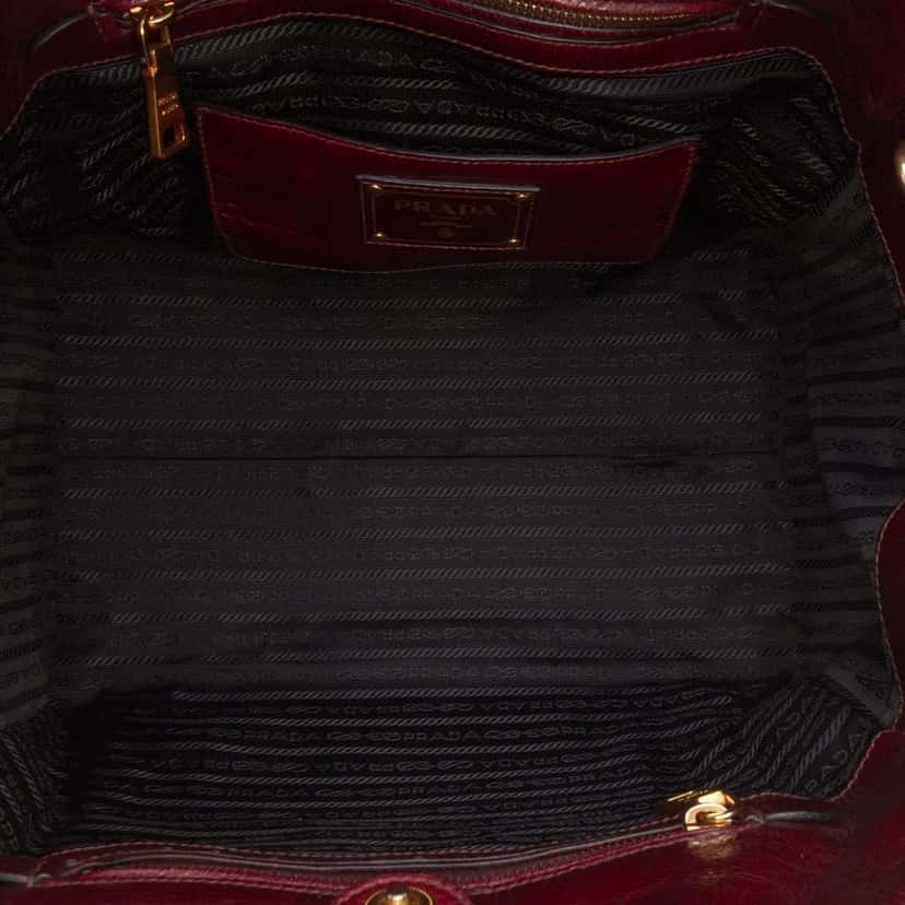 Prada Vitello Shine Shopping Tote Red Leather Good condition - Model View