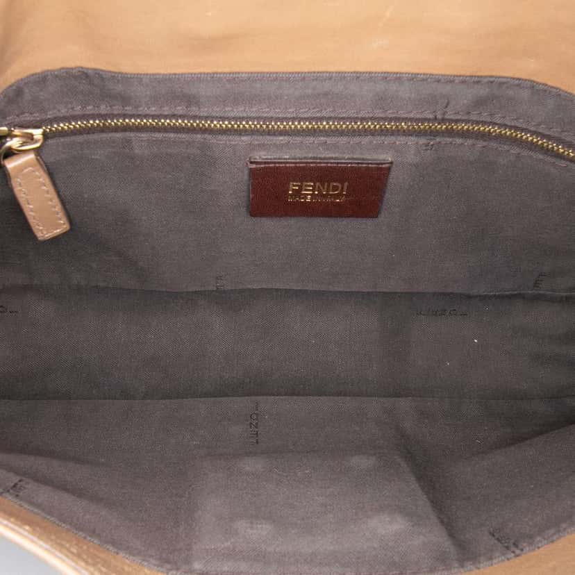 Fendi Leather Baguette Chain Flap Brown Leather Good condition - Model View