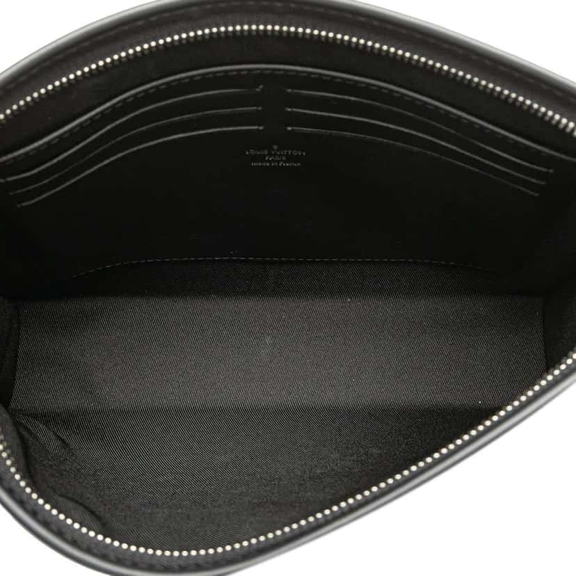 Louis Vuitton Epi Pochette Voyage MM Black Leather Good condition - Model View