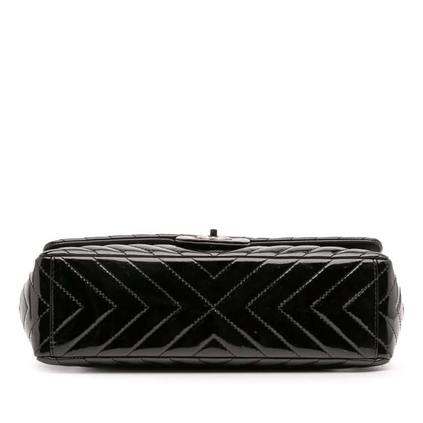 Chanel Maxi Classic Chevron Patent Single Flap Black Leather Good condition - Inside View